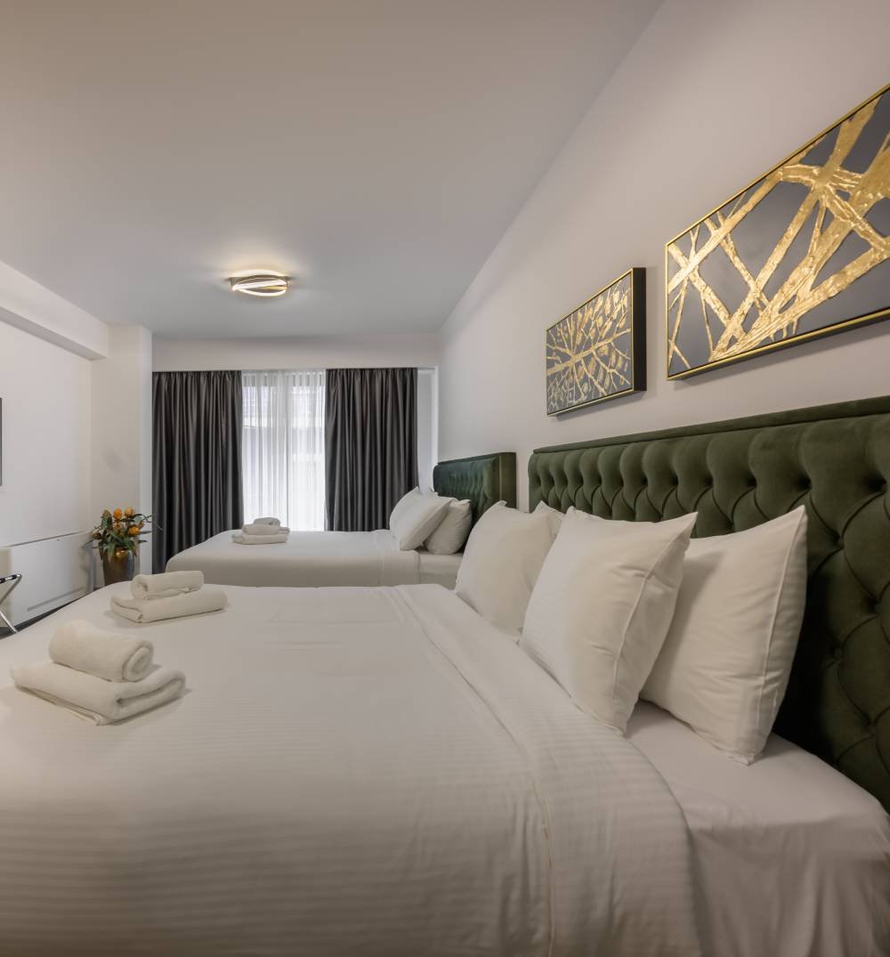DELUXE FAMILY ROOM